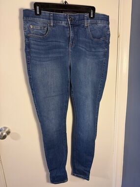 TORRID bombshell Skinny Jeans in Blue Wash size 12R